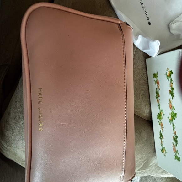 Marc Jacobs Pink Crossbody Bag with Gold Chain - Picture 8 of 10